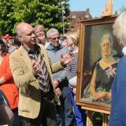 BBC Antiques Roadshow star Marc Allum is coming to Devizes to help a Cancer Research fund-raiser.