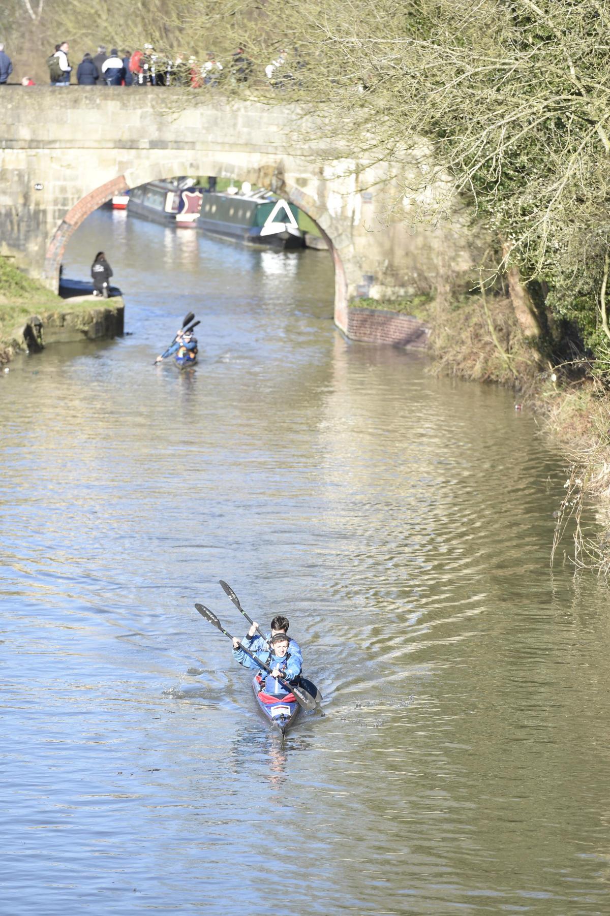 A sunny start to the Devizes to Westminster International Canoe Race 2016