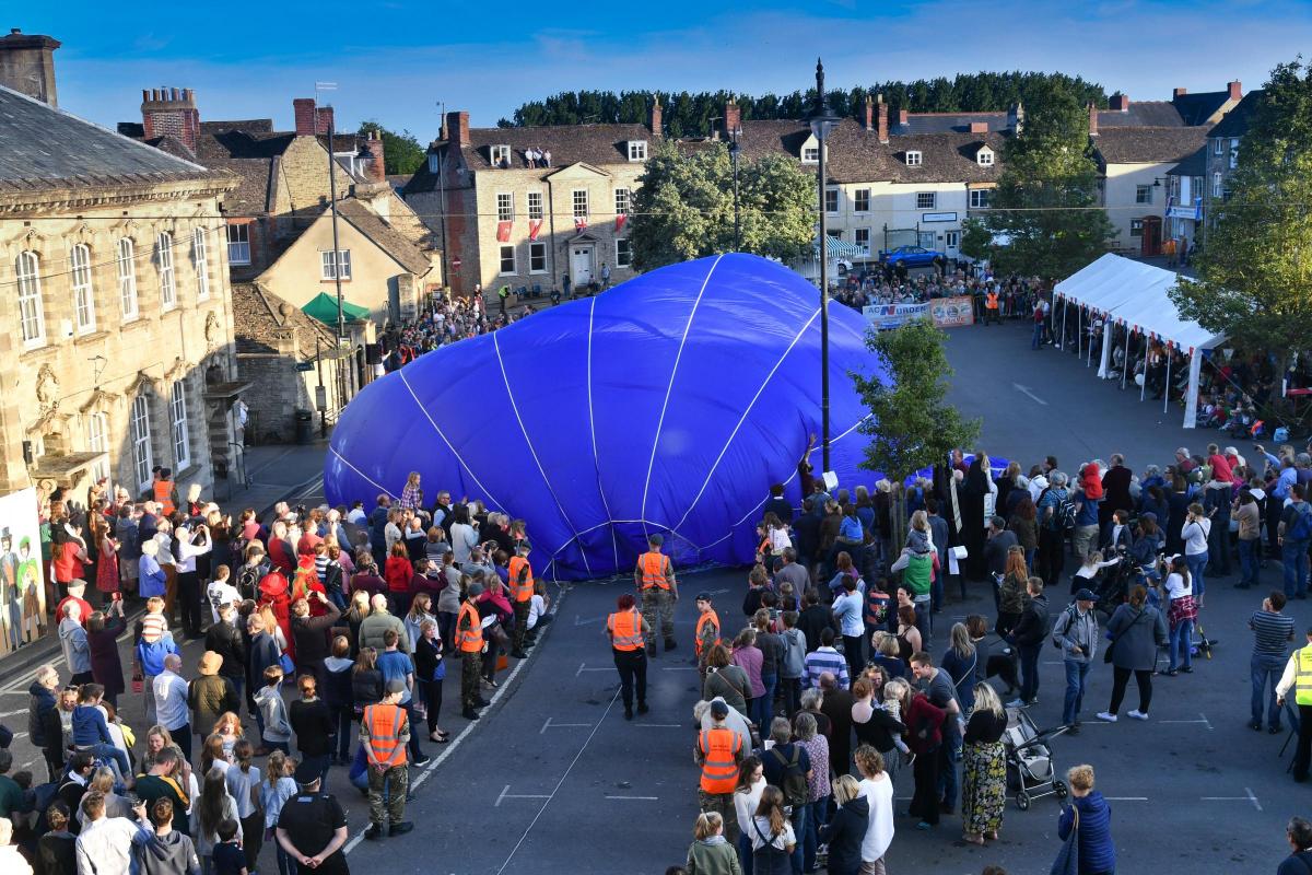 Crowds watch Malmesbury hot air balloon launch bid