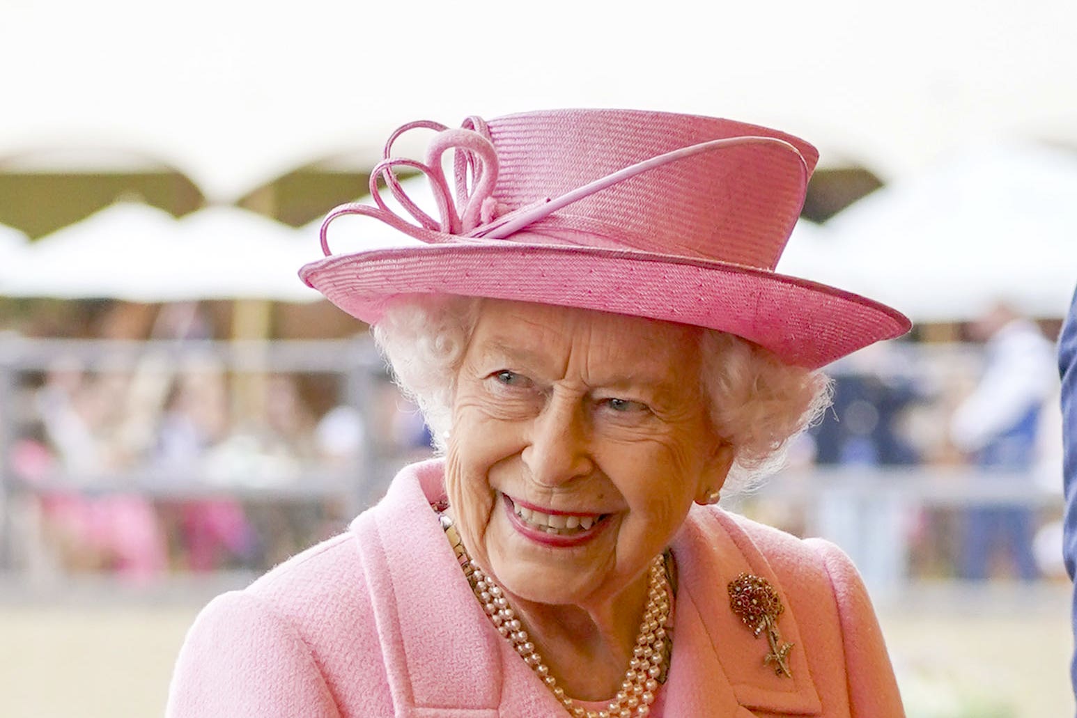 Queen awards George Cross to 'courageous and dedicated' NHS | The Wiltshire Gazette and Herald - Vimarsana News