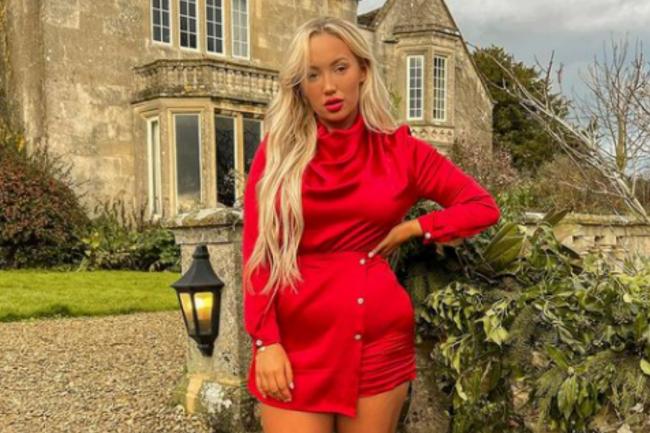 Wiltshire Influencer Elle Darby dropped from her management over racist tweets. Image: Instagram.