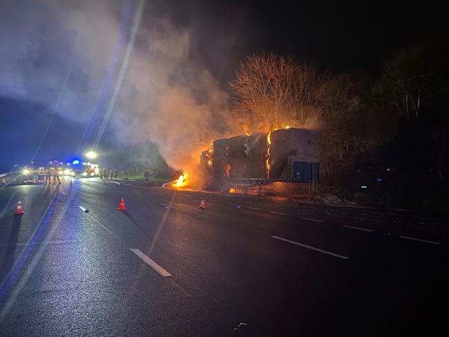 M4 closed between junction 16 and 17 because of lorry fire