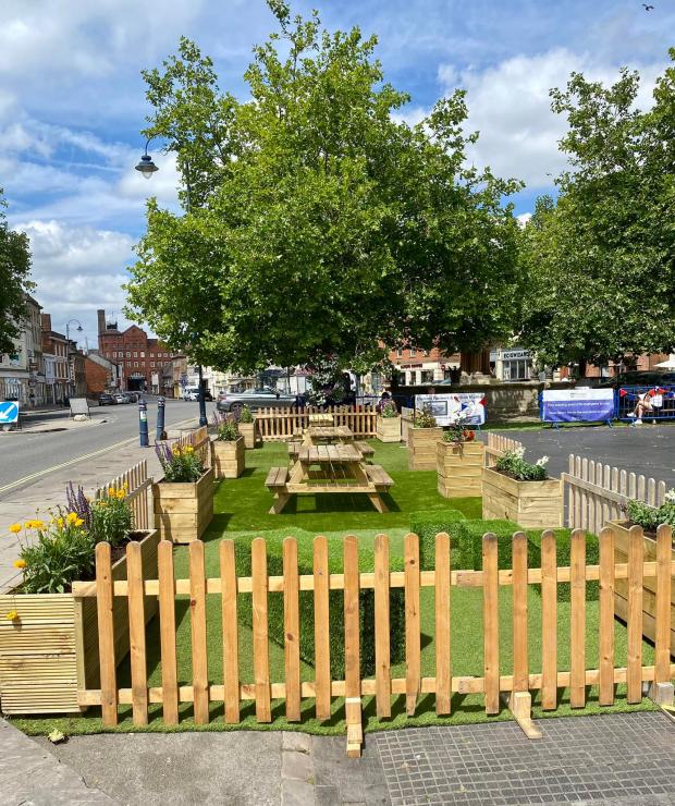 The Wiltshire Gazette and Herald: New seating area in Devizes. Photo: Vivienne Kevan.