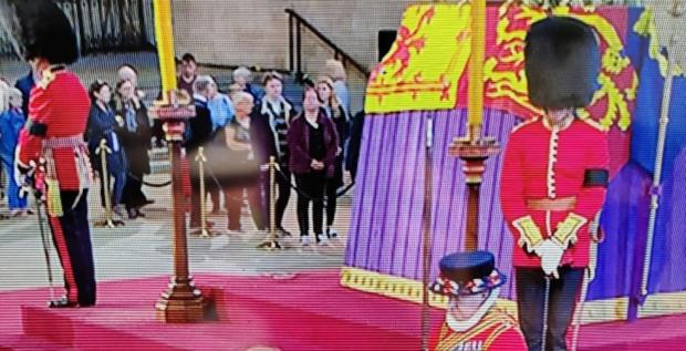 The Wiltshire Gazette and Herald: The moment Ali Kent and her family paying their respects to the Queen; captured on the BBC livestream.