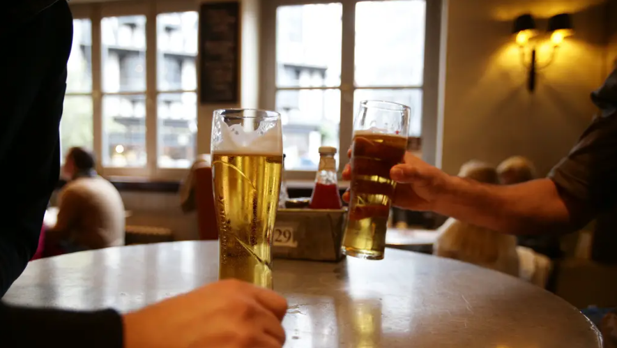 UK law: £200 for being drunk in a pub ahead of Christmas | The Wiltshire Gazette and Herald - Vimarsana News
