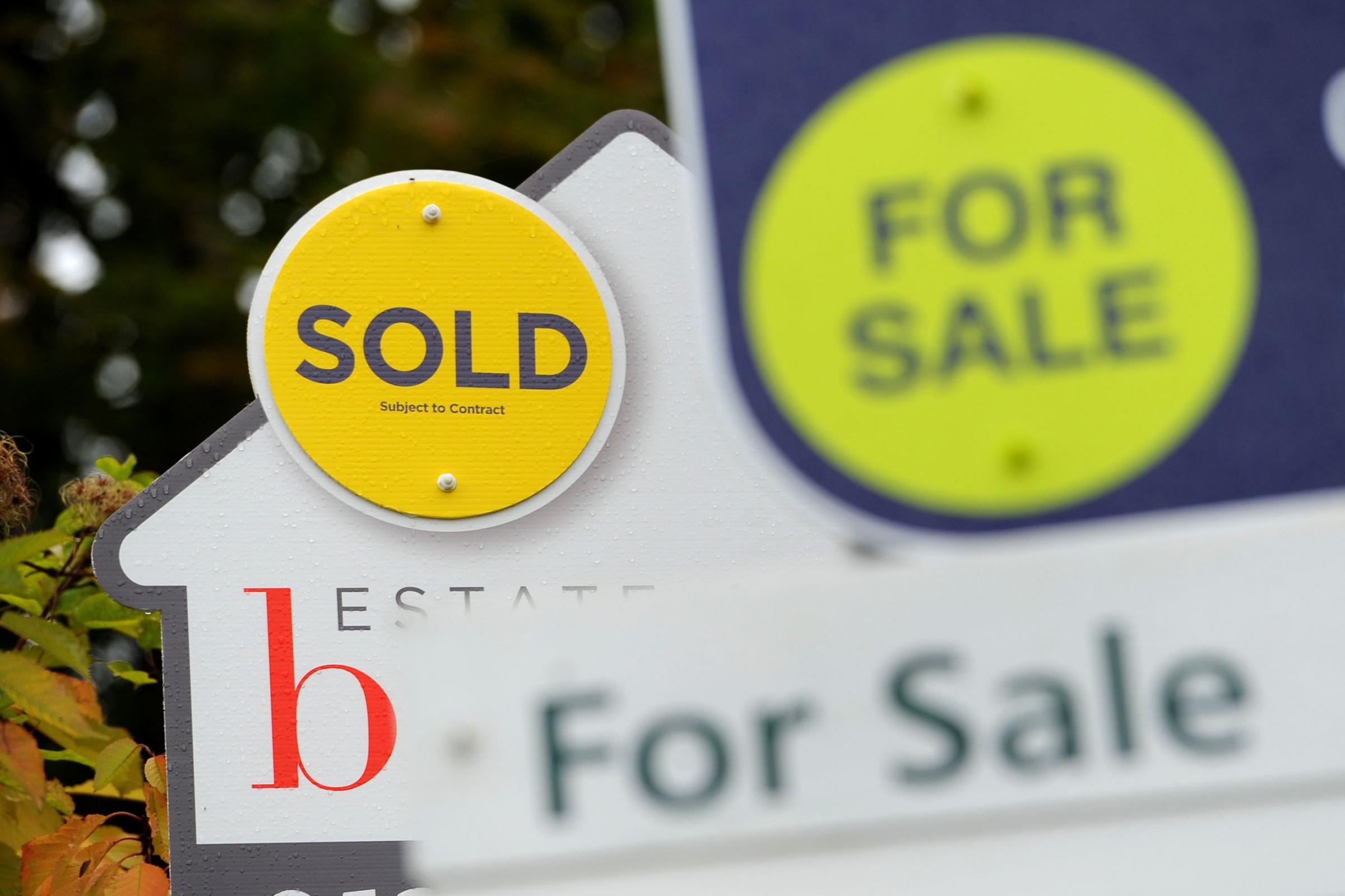 House sales fell by 3% month-on-month in December, says HMRC | The Wiltshire Gazette and Herald - Vimarsana News