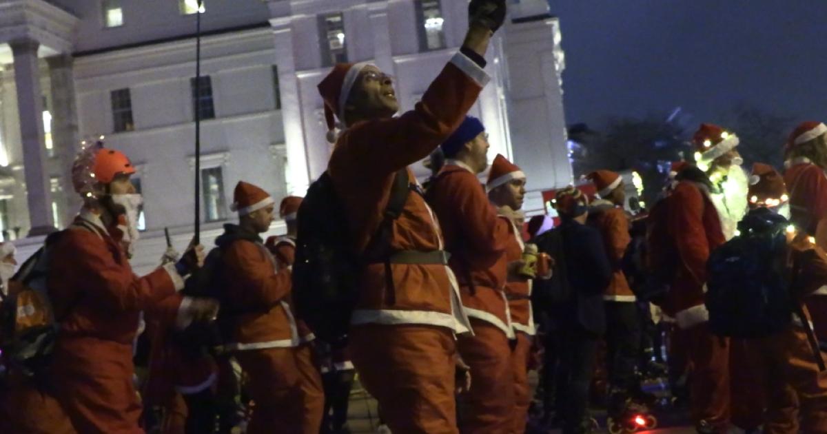 Skaters take over London streets wearing Santa outfits to provide festive cheer - Vimarsana News