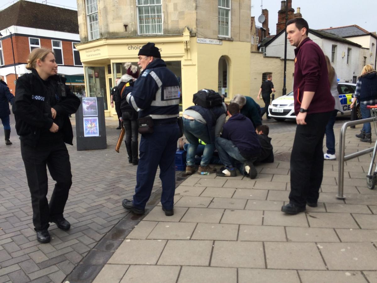 Video 999 Crews Rush To Stabbing Scene In Devizes The Wiltshire Gazette And Herald